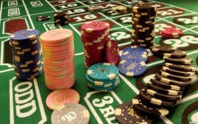 Adults only 18 plus reminder for 2022bet mobile card game entertainment